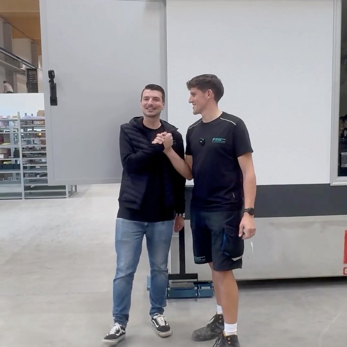 ⚡ Ein starkes Projekt.
Unser neuestes abgeschlossenes Projekt ist ausgeliefert! 🚛⚡
Was an diesem besonders ist? 👀 Das... ⚡ Ein starkes Projekt.
Unser neuestes abgeschlossenes Projekt ist ausgeliefert! 🚛⚡
Was an diesem besonders ist? 👀 Das...